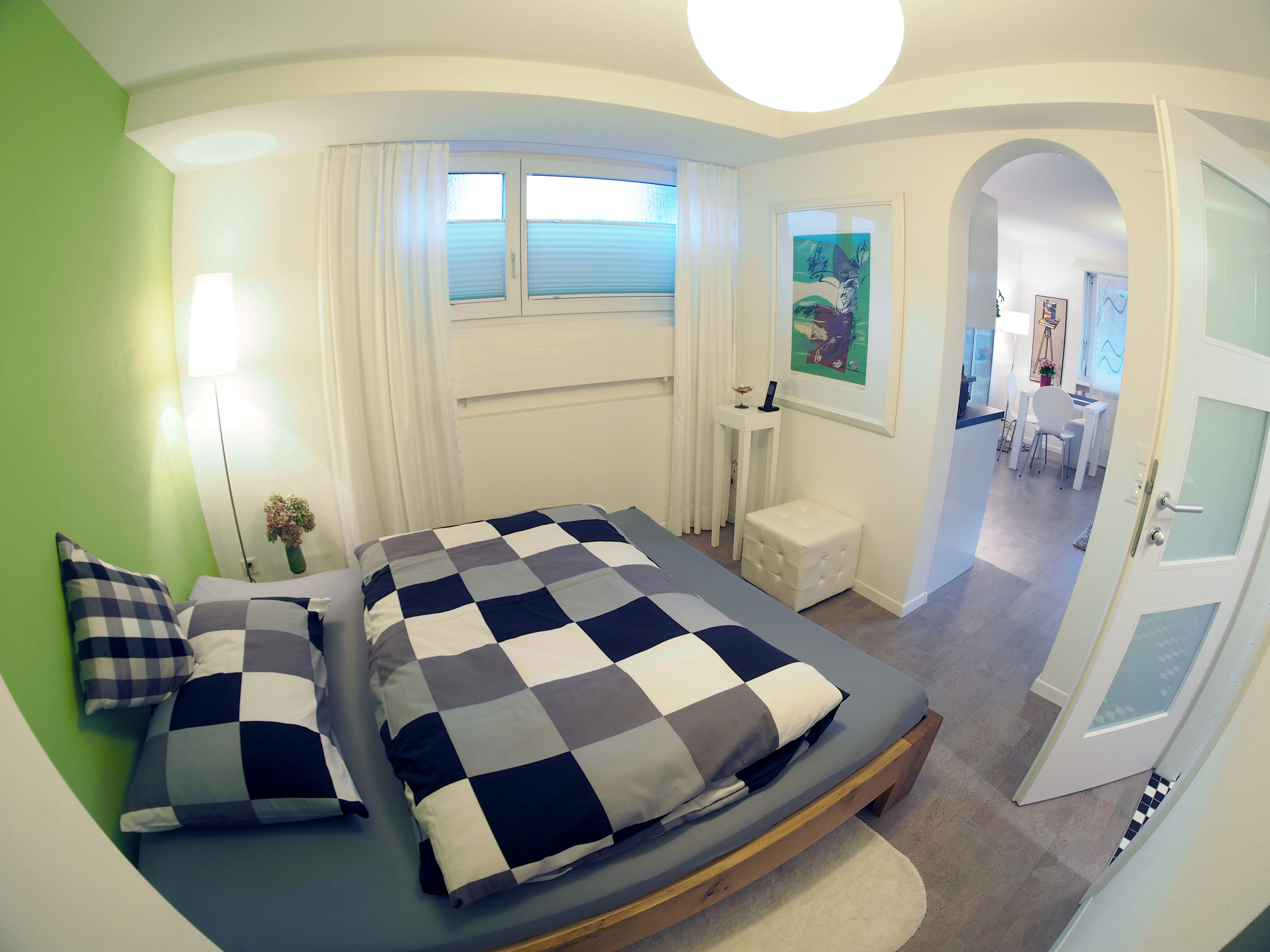Schlafzimmer mit Bett für 2 Personen
